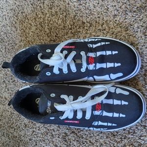 Size 8 heelies w/wheels and tool